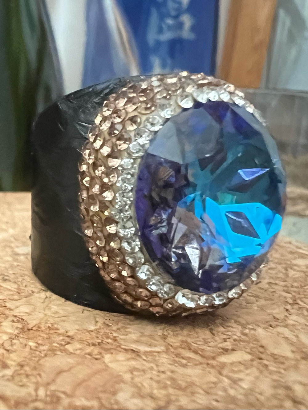 Bold Crystal cocktail ring Statement Ring size 7 or 8 NWT royal blue Delite